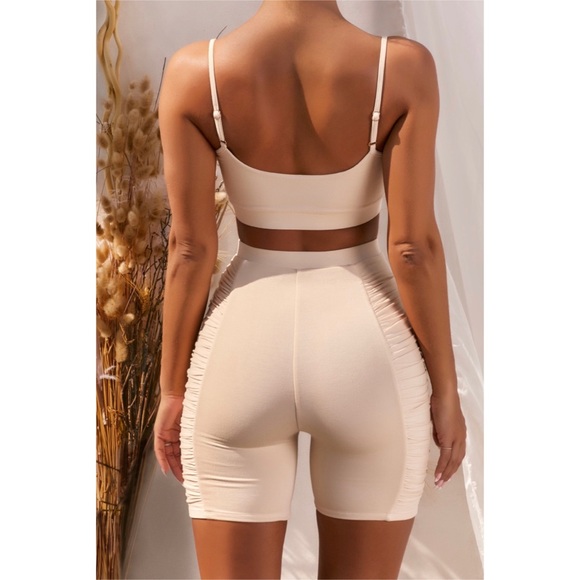 Cream Ruffled Shorts Set - Picture 4 of 7